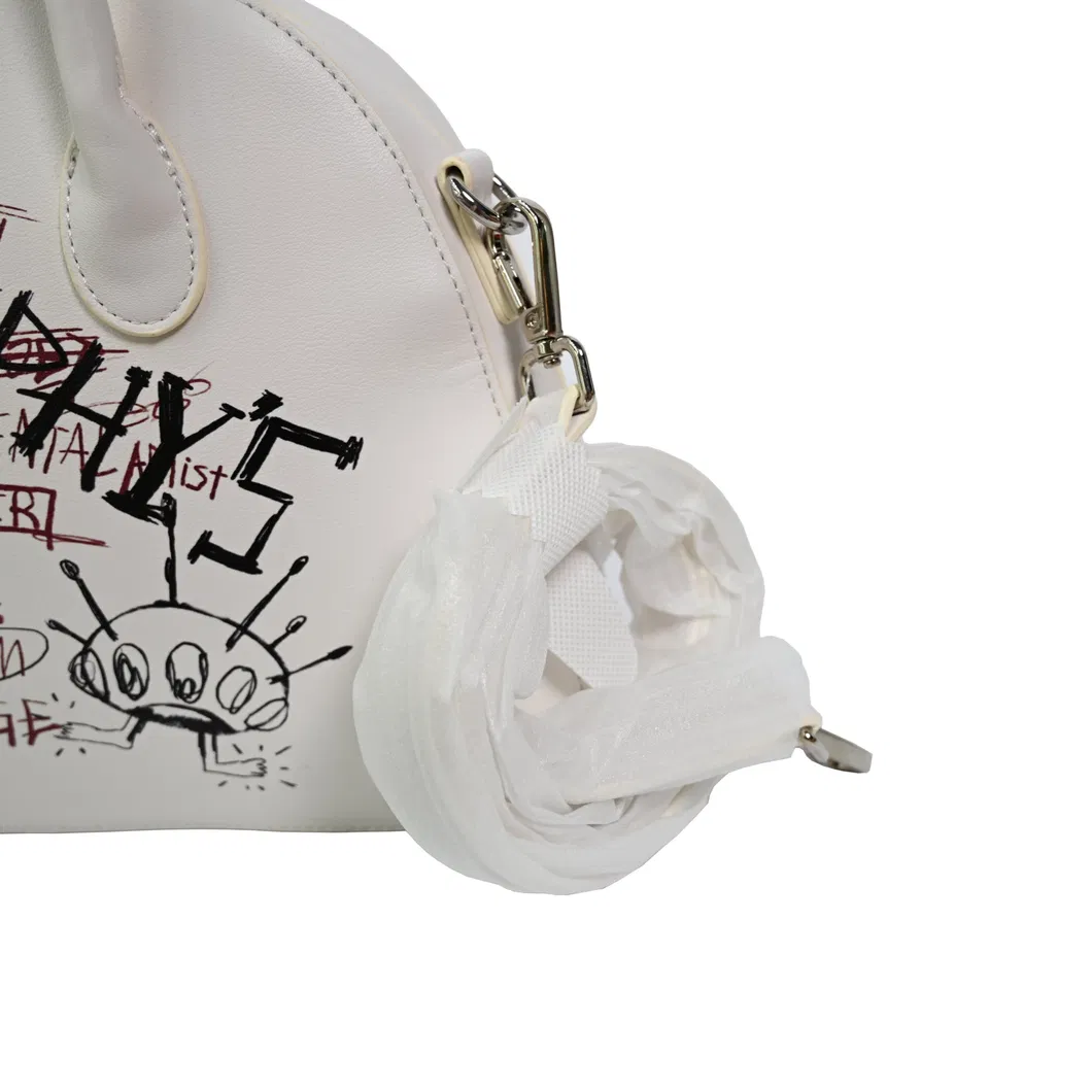 Chic off-White Handbag with Distinctive Japanese Design Elements