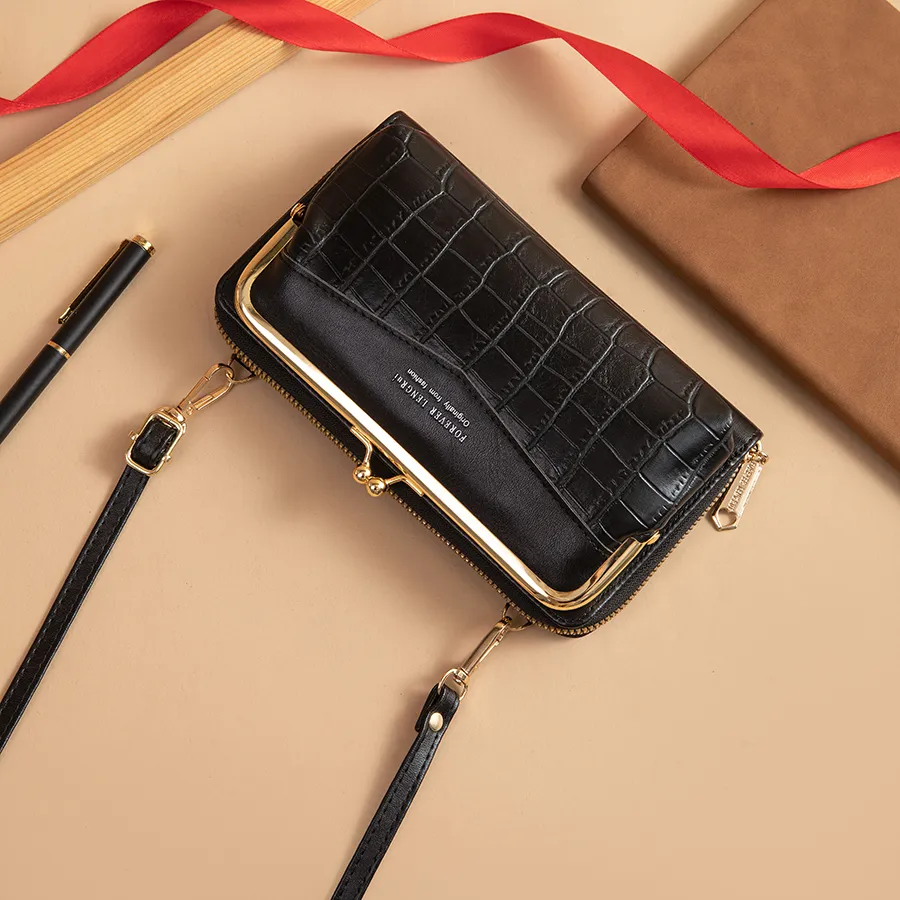 Elegant and Fashionable Checkered Design Zip Wallet for Women
