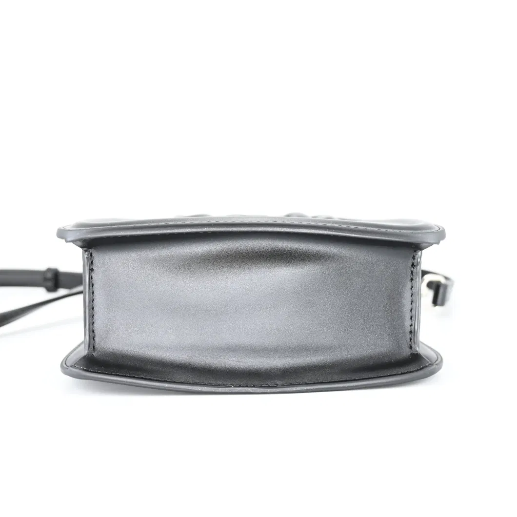 Stylish Black Handbag Perfect for Trendy Women on The Move