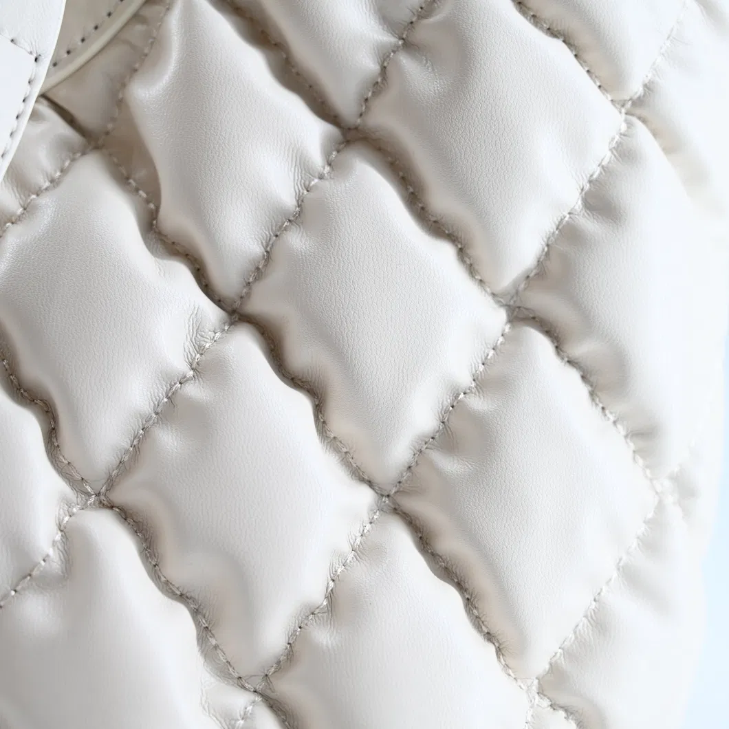 Timeless off-White Diamond-Pattern Tote: a Perfect Choice for Stylish Women