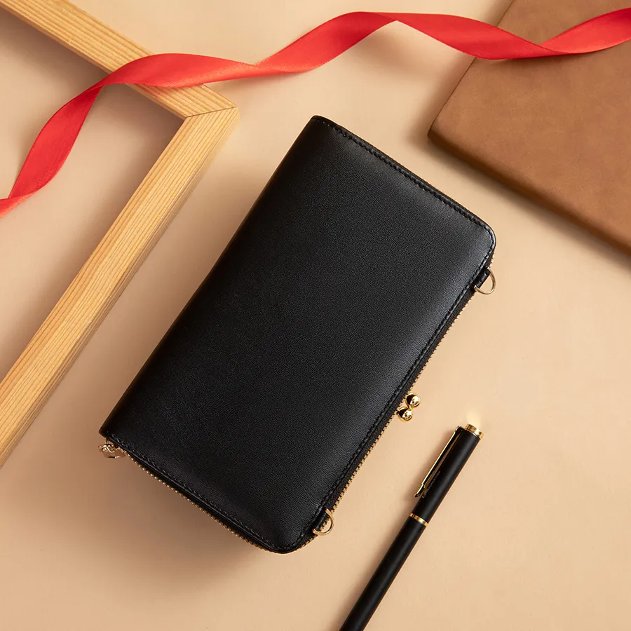 Elegant and Fashionable Checkered Design Zip Wallet for Women