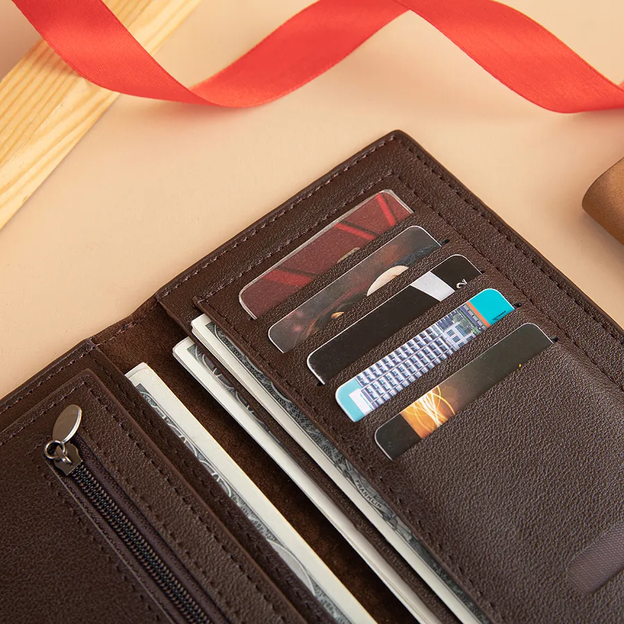 Vintage-Textured Black and Brown Men&prime;s Wallet and Card Holder