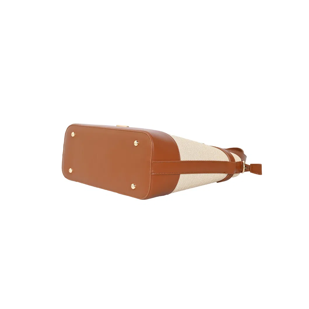 Stylish Brown Zippered Shoulder Bag for Women: Chic and Versatile