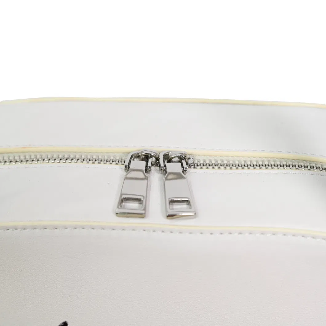 Chic off-White Handbag with Distinctive Japanese Design Elements