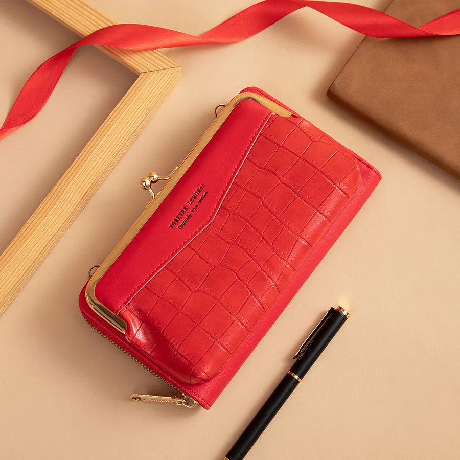 Elegant and Fashionable Checkered Design Zip Wallet for Women