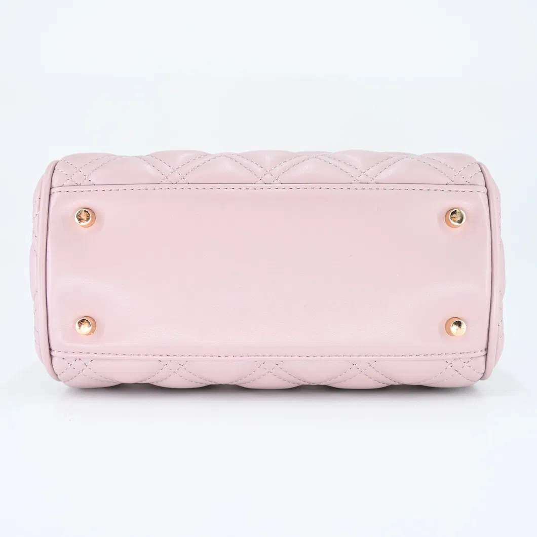 Elegant Minimalist Tote Bag with Pink Accents for Stylish Women