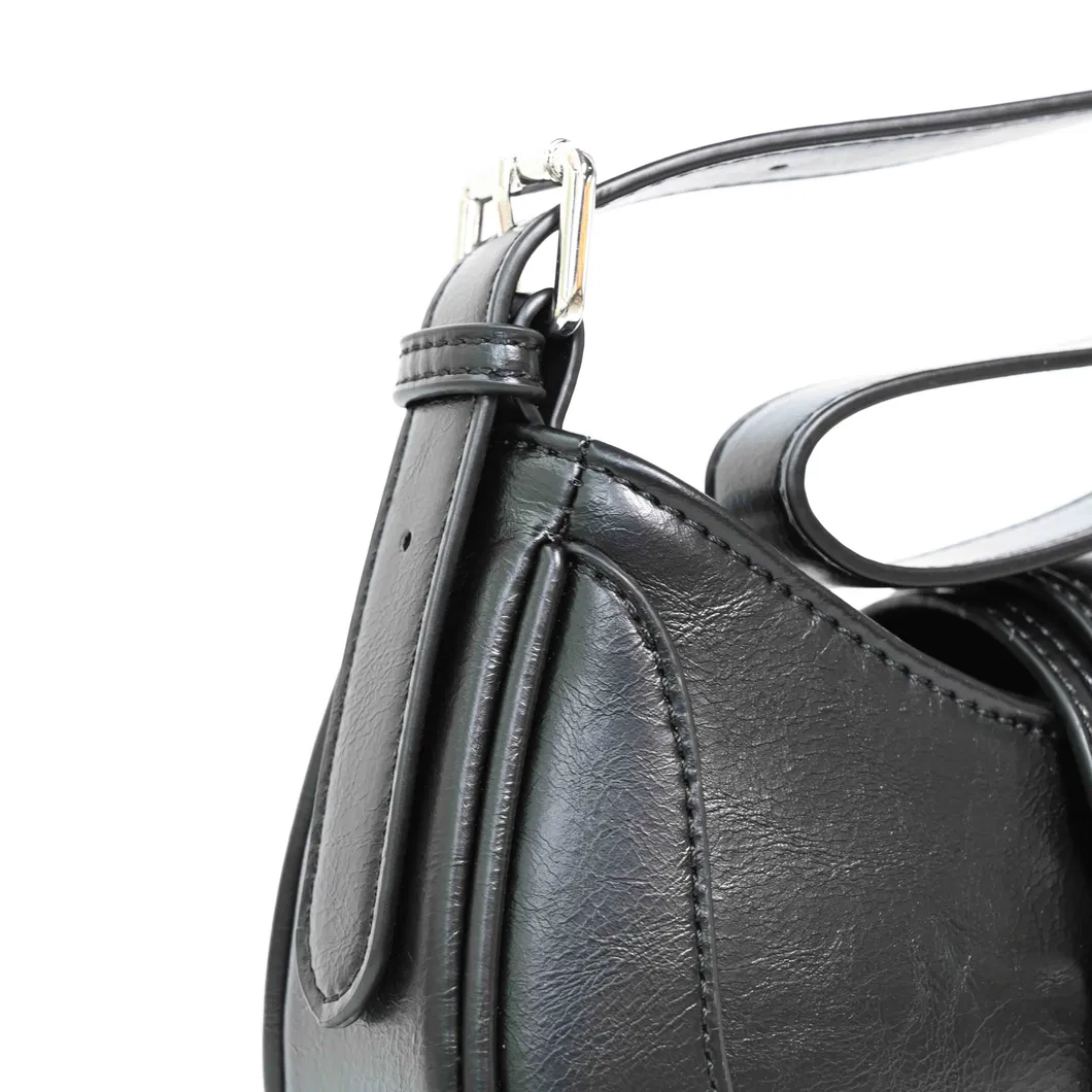 Elegant Black Leather Shoulder Bag with Metal Clasp Easily Accessible Handbag