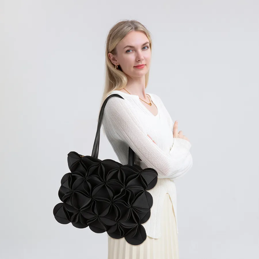 Elegant Floral Square Design Women&prime;s Phone Bag, Wallet, and Shoulder Bag