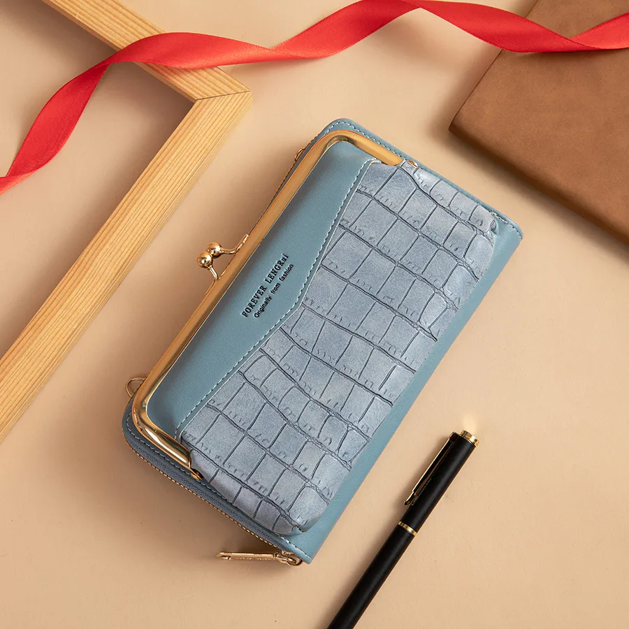 Elegant and Fashionable Checkered Design Zip Wallet for Women