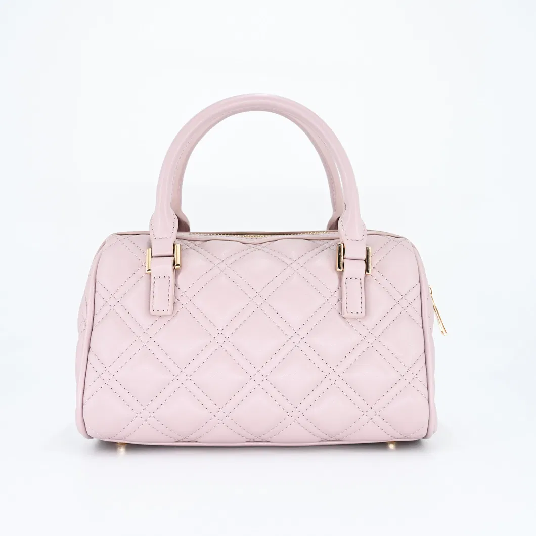 Minimalist Chic Tote Bag: Pink Accents for The Modern, Stylish Woman