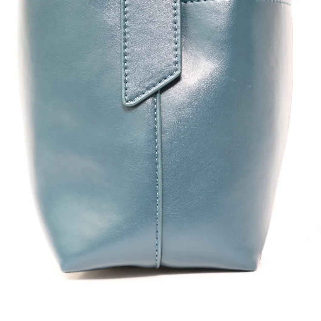 Chic Black Handbag for Women - Timeless Minimalist Elegance