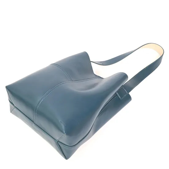 Elegant Black Handbag for Women Combining Comfort and Style