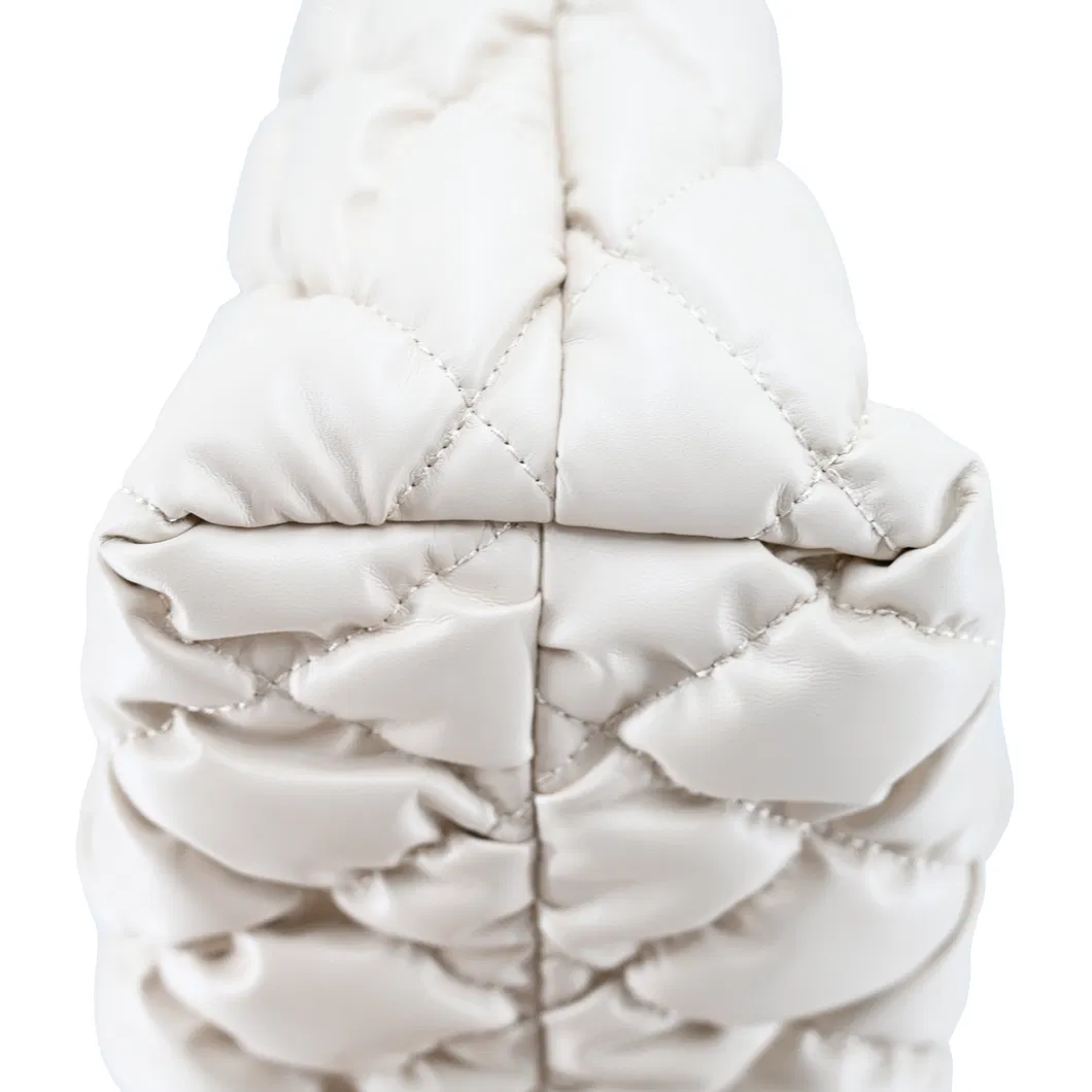 Timeless off-White Diamond-Pattern Tote: a Perfect Choice for Stylish Women