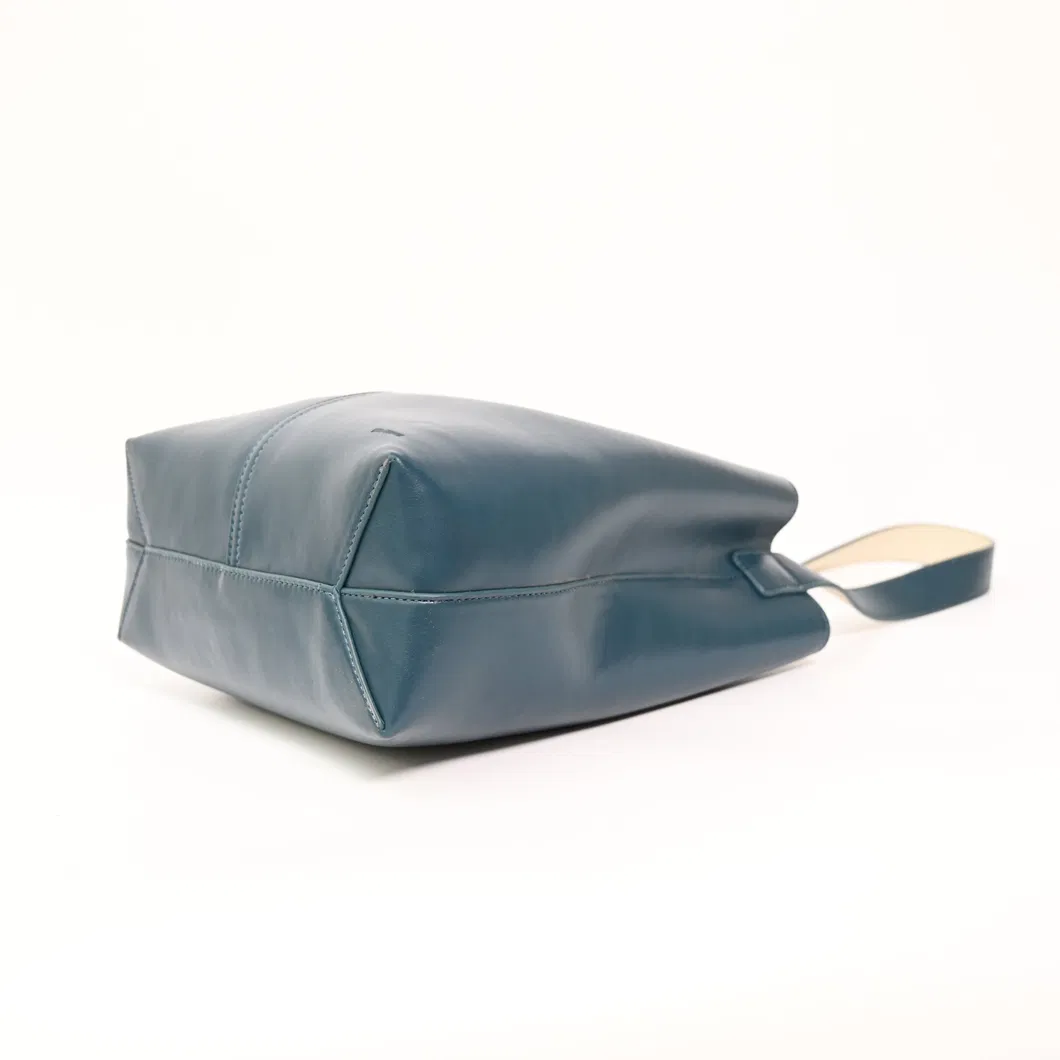 Chic Black Handbag for Women - Timeless Minimalist Elegance