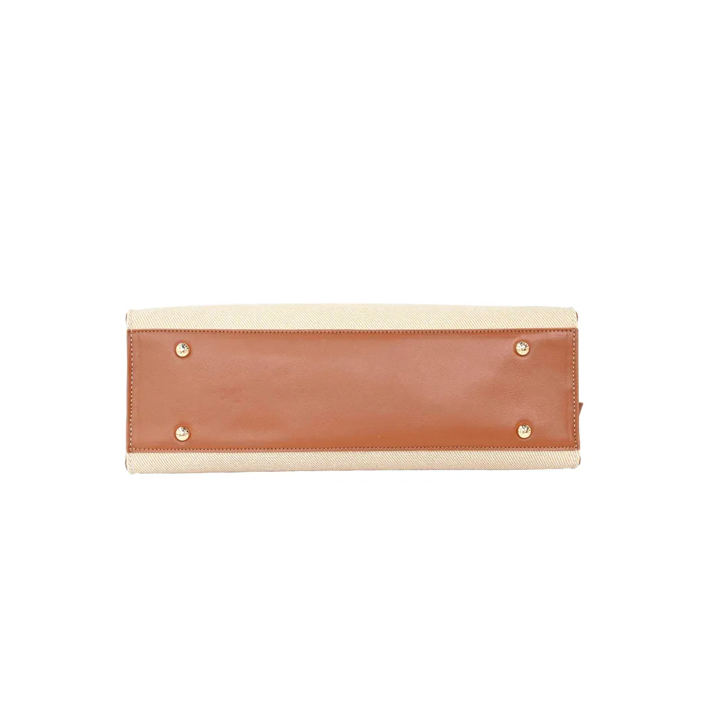 a Brown Ladies&prime; Handbag with a Strong Sense of High-End Design