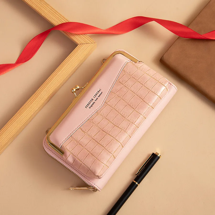 Elegant and Fashionable Checkered Design Zip Wallet for Women