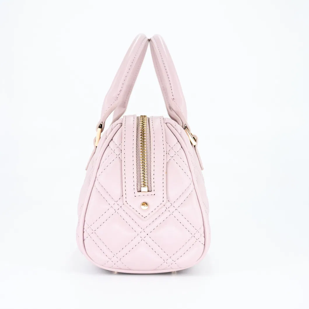 Elegant Minimalist Tote Bag with Pink Accents for Stylish Women