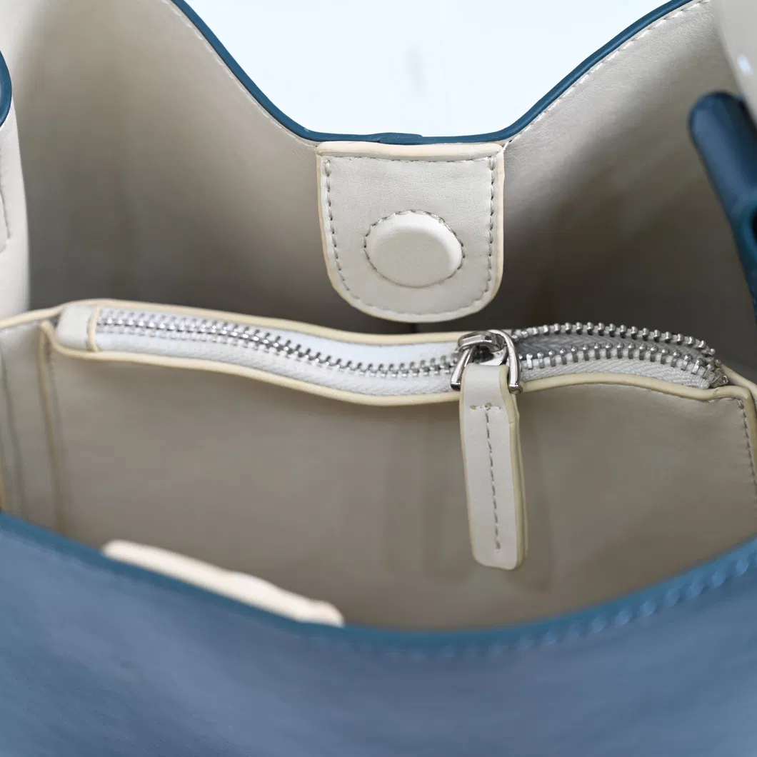 Chic Black Handbag for Women - Timeless Minimalist Elegance