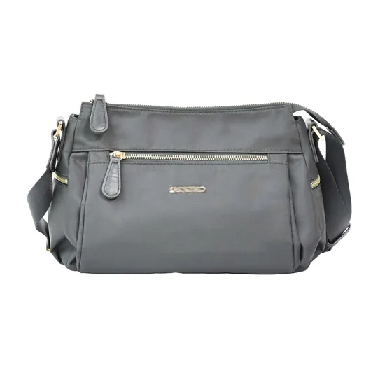 Chic Urban Commuter Shoulder Bag for Trendy Travelers