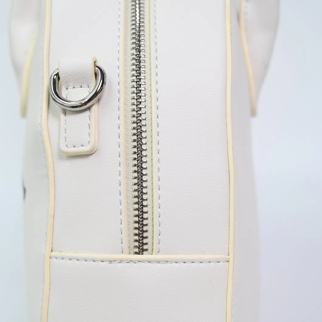 Chic off-White Handbag with Distinctive Japanese Design Elements