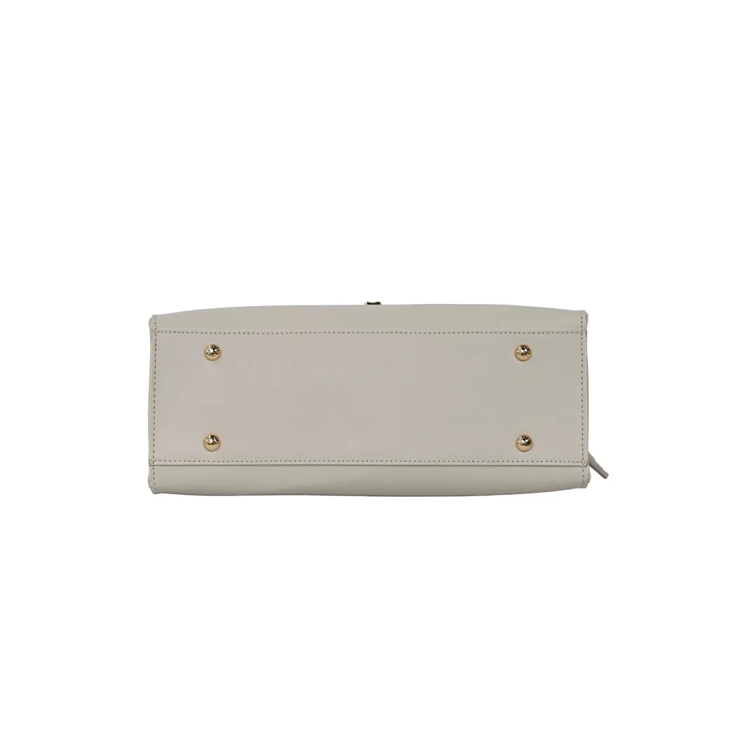 Chic off-White Handbag with Silver Hardware for Stylish Women