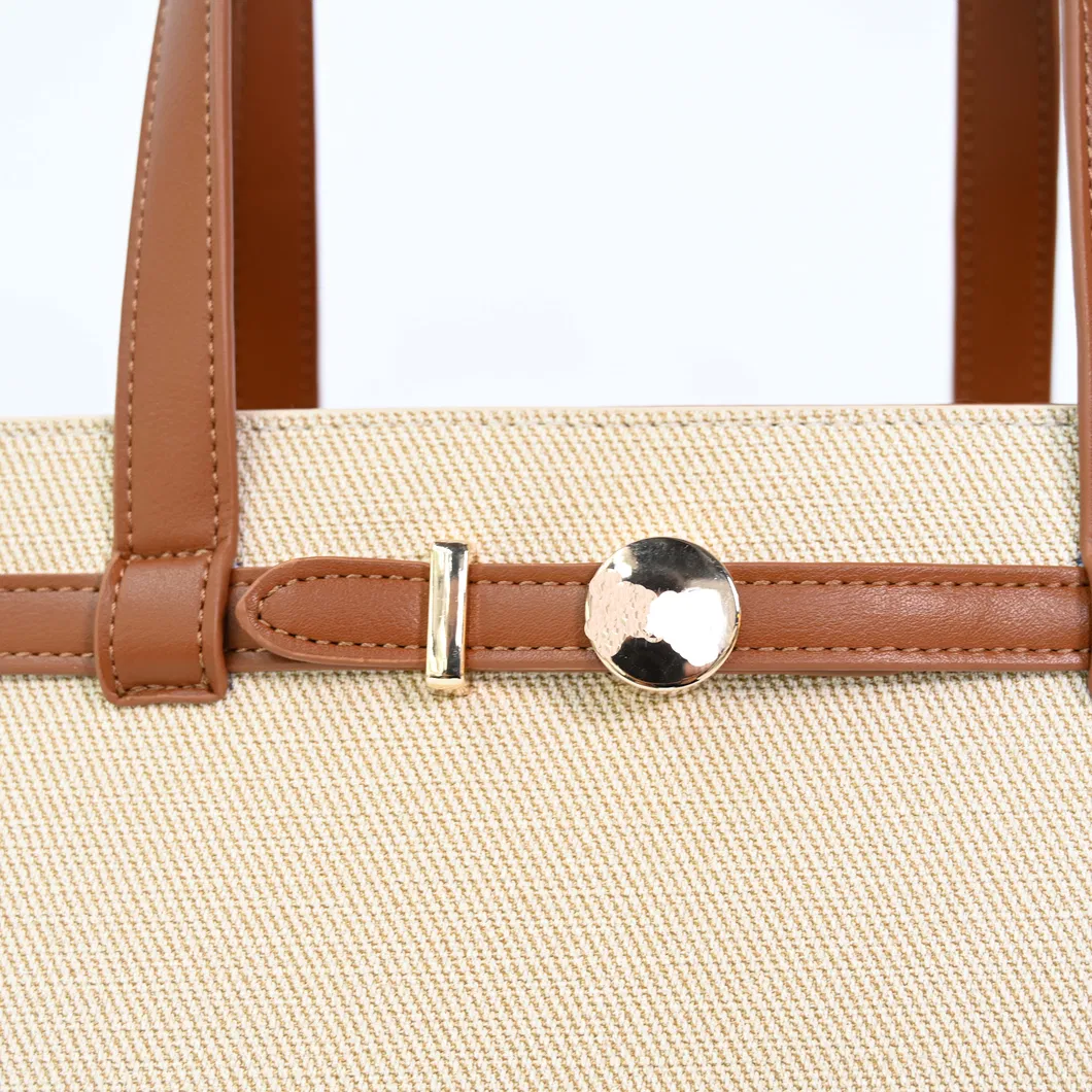Stylish Brown Zippered Shoulder Bag for Women: Chic and Versatile
